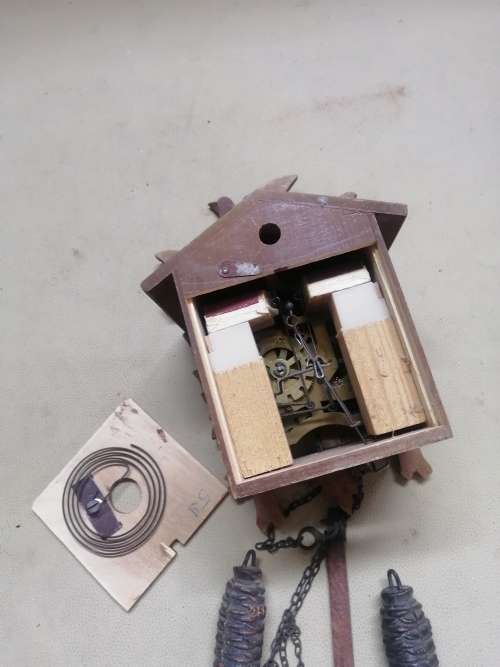 VINTAGE CUCKOO CLOCK 100 % COMPLETE (MINT CONDITION)