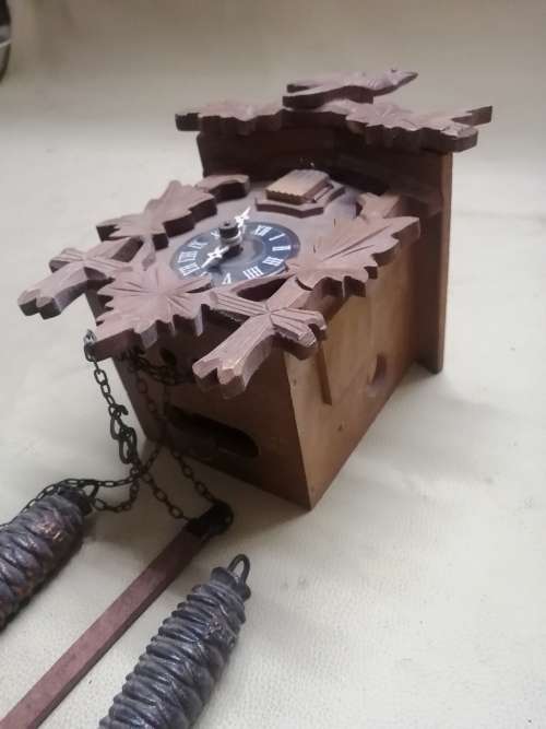 VINTAGE CUCKOO CLOCK 100 % COMPLETE (MINT CONDITION)