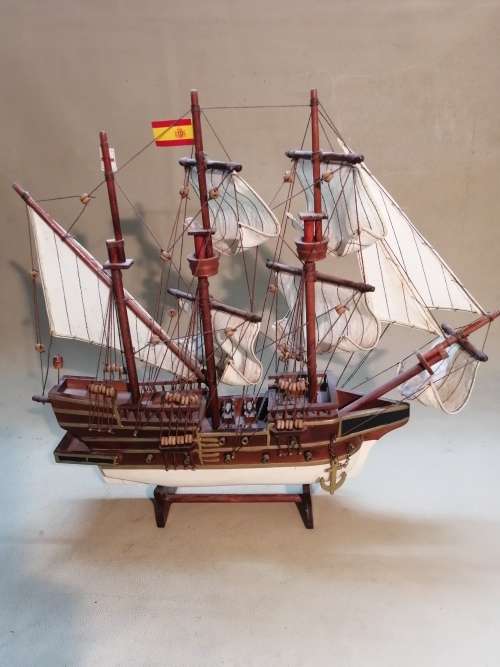 MAGNIFICENT SPANISH GALLEON SHIP WOODEN MODEL 420MM