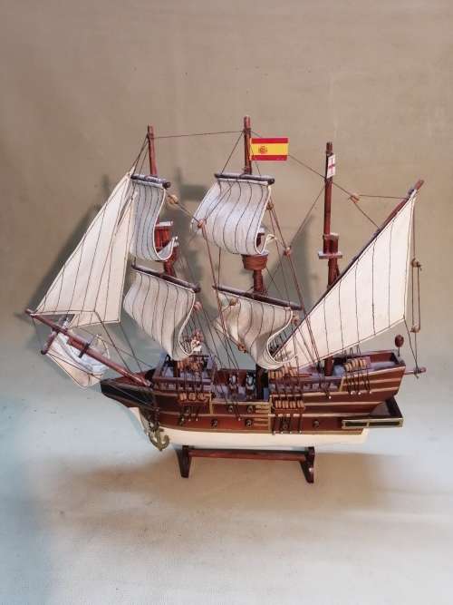 MAGNIFICENT SPANISH GALLEON SHIP WOODEN MODEL 420MM