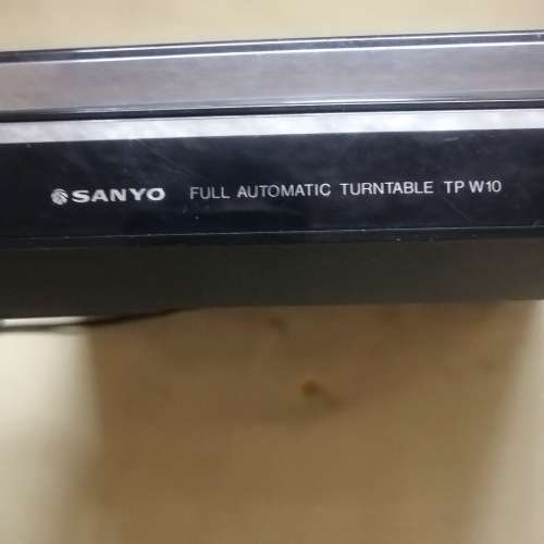 SANYO FULLY AUTOMATIC TURNTABLE TP W10