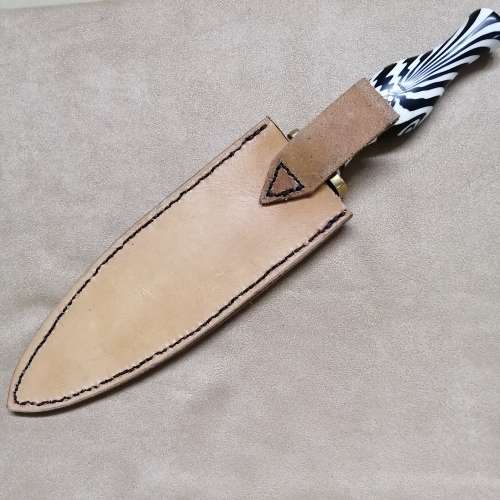 SPECTACULAR HAND FORGED DAGGER WITH LEATHER SHEATH