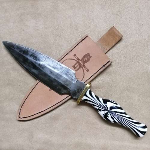 SPECTACULAR HAND FORGED DAGGER WITH LEATHER SHEATH