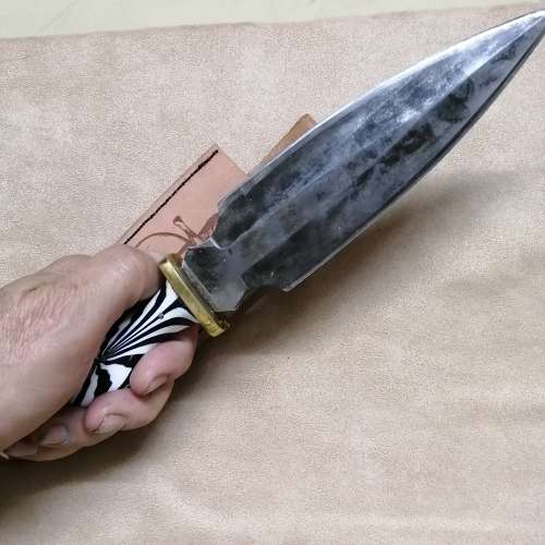 SPECTACULAR HAND FORGED DAGGER WITH LEATHER SHEATH