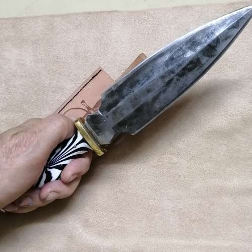 SPECTACULAR HAND FORGED DAGGER WITH LEATHER SHEATH