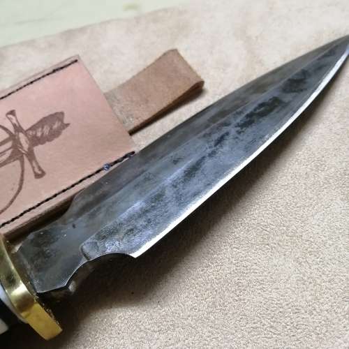SPECTACULAR HAND FORGED DAGGER WITH LEATHER SHEATH