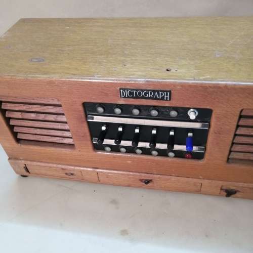 BEAUTIFUL VINTAGE DICTOGRAPH IN A STUNNING SOLID WOOD CASE WITH DRAWERS