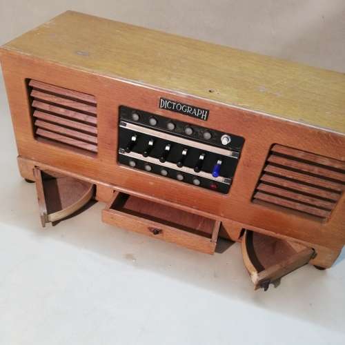 BEAUTIFUL VINTAGE DICTOGRAPH IN A STUNNING SOLID WOOD CASE WITH DRAWERS