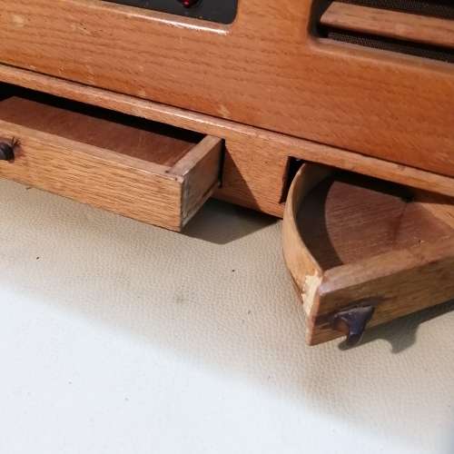 BEAUTIFUL VINTAGE DICTOGRAPH IN A STUNNING SOLID WOOD CASE WITH DRAWERS