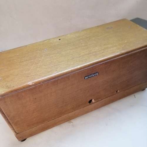 BEAUTIFUL VINTAGE DICTOGRAPH IN A STUNNING SOLID WOOD CASE WITH DRAWERS