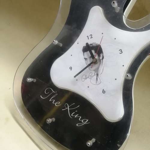BEAUTIFUL ELVIS PRESLEY WALL CLOCK