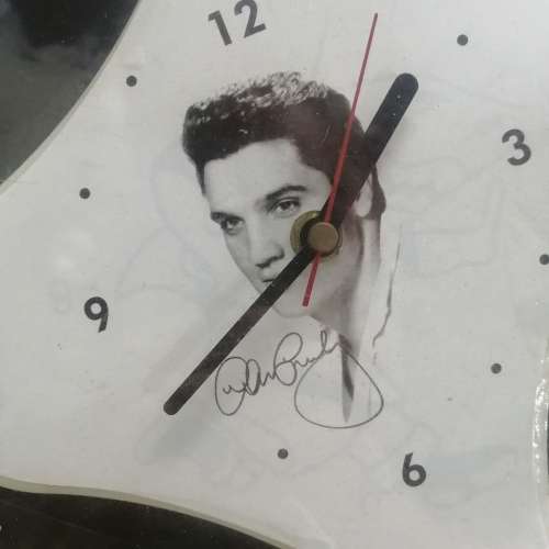BEAUTIFUL ELVIS PRESLEY WALL CLOCK