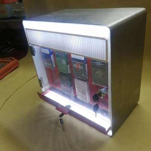 Lockable light box cigarette display case with all keys