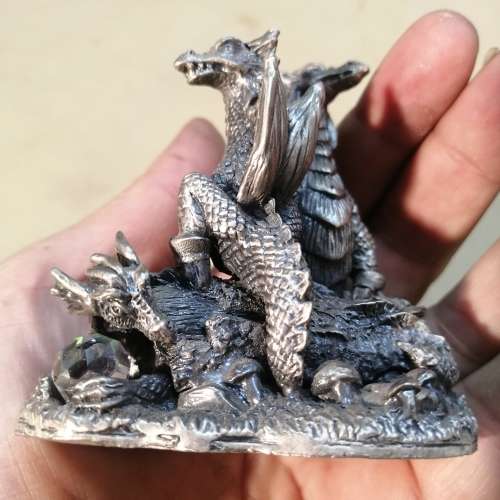 COLLECTORS HEAVY PEWTER WOODLANDS DRAGON STATUE WITH CRYSTAL NO 3844