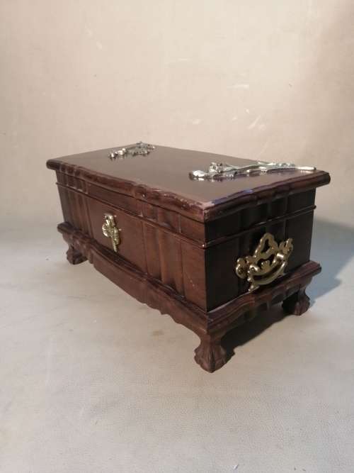 MAGNIFICENT!!!! SOLID STINKWOOD BALL AND CLAW JEWELRY BOX