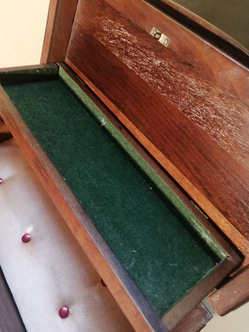 MAGNIFICENT!!!! SOLID STINKWOOD BALL AND CLAW JEWELRY BOX