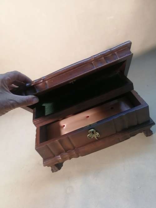 MAGNIFICENT!!!! SOLID STINKWOOD BALL AND CLAW JEWELRY BOX
