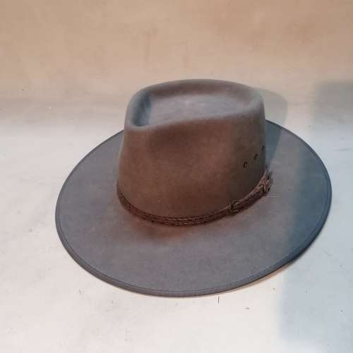 VERY EXPENSIVE AUSTRALIAN AKUBRA CATTLEMAN HAT SIZE 58