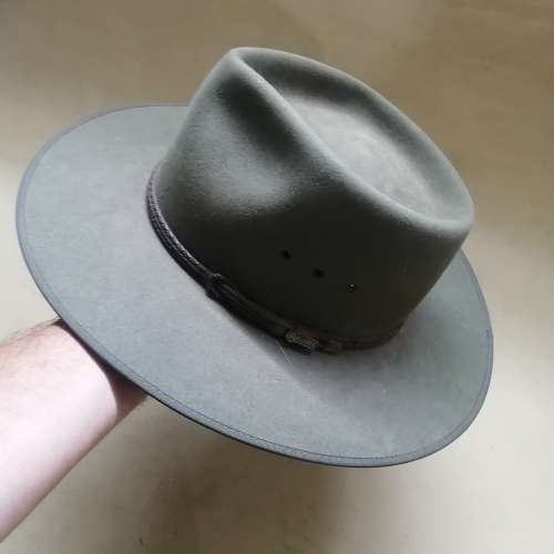 VERY EXPENSIVE AUSTRALIAN AKUBRA CATTLEMAN HAT SIZE 58