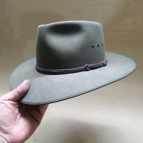 VERY EXPENSIVE AUSTRALIAN AKUBRA CATTLEMAN HAT SIZE 58