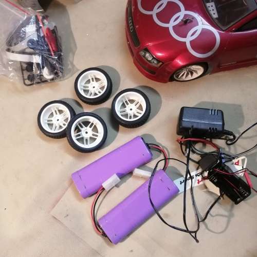 ROADRUNNER RC CAR WITH A HITEC AGGRESSOR RADIO AND EXTRAS