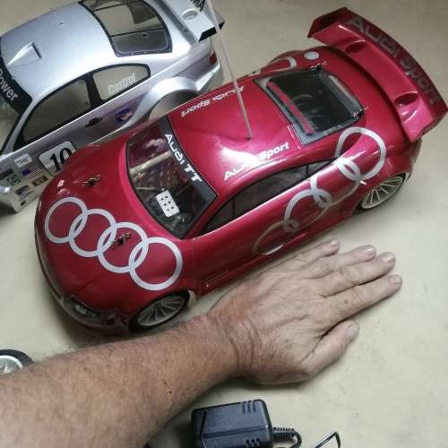 ROADRUNNER RC CAR WITH A HITEC AGGRESSOR RADIO AND EXTRAS