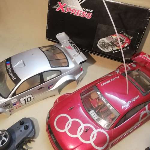 ROADRUNNER RC CAR WITH A HITEC AGGRESSOR RADIO AND EXTRAS