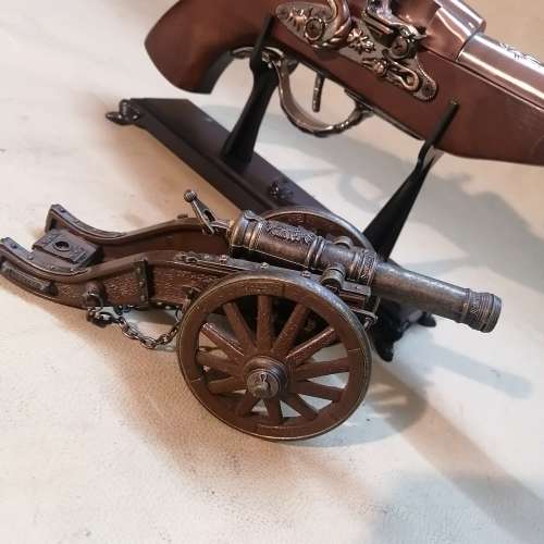 STUNNING BRASS CANNON AND FLINTLOCK LIGHTERS