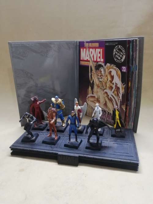 MARVEL LEAD FIGURINE COLLECTION & STAND WITH ALL THE BOOKS