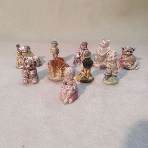 GROUP OF VINTAGE WADE WHIMSIES - 2 OF 5