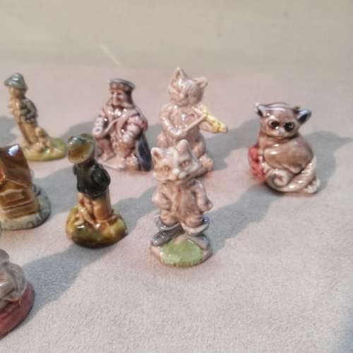 GROUP OF VINTAGE WADE WHIMSIES - 2 OF 5