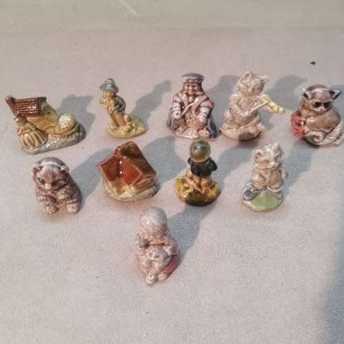 GROUP OF VINTAGE WADE WHIMSIES - 2 OF 5