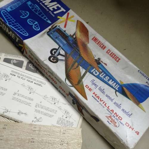 VINTAGE BALSA WOOD AIRPLANE CONSTRUCTION KIT
