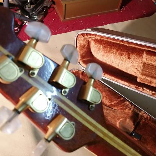 EXQUISITE OVATION 6 STRING-ACOUSTIC STERIO ELECTRIC GUITAR WITH CASE