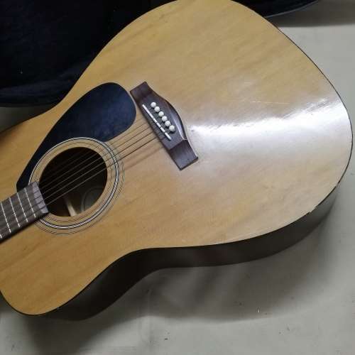 STUNNING FULL SIZE YAMAHA F330 ACOUSTIC GUITAR IN A BEAUTIFUL CASE