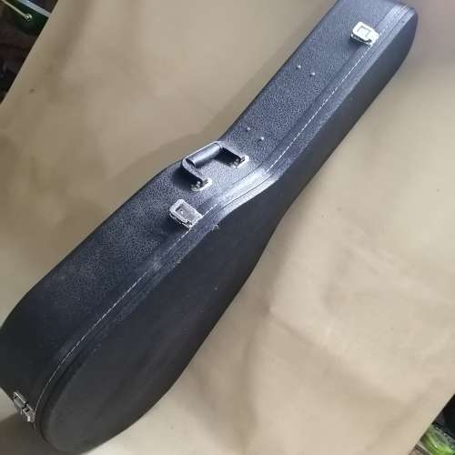 STUNNING FULL SIZE YAMAHA F330 ACOUSTIC GUITAR IN A BEAUTIFUL CASE