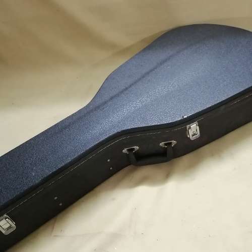STUNNING FULL SIZE YAMAHA F330 ACOUSTIC GUITAR IN A BEAUTIFUL CASE