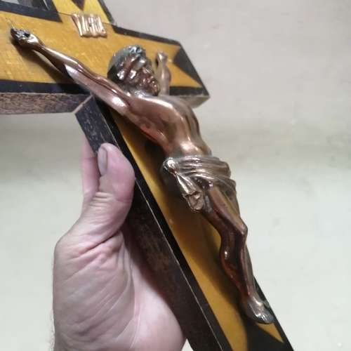 BEAUTIFUL LARGE ANTIQUE BRASS AND WOOD CRUCIFIX