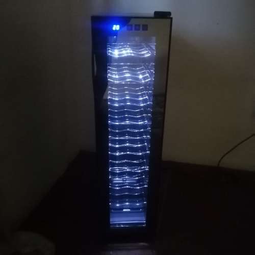 AWE INSPIRING PLATINUM 18 BOTTLE WINE COOLER