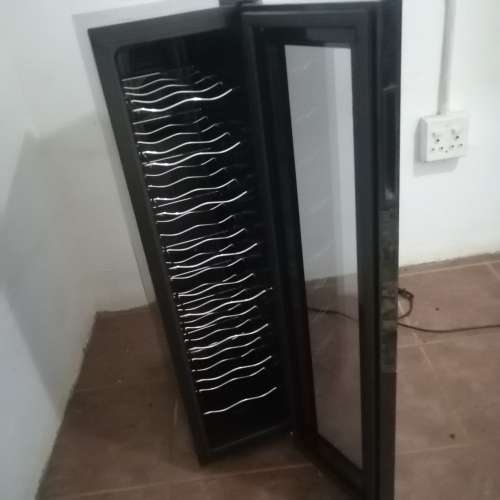 AWE INSPIRING PLATINUM 18 BOTTLE WINE COOLER