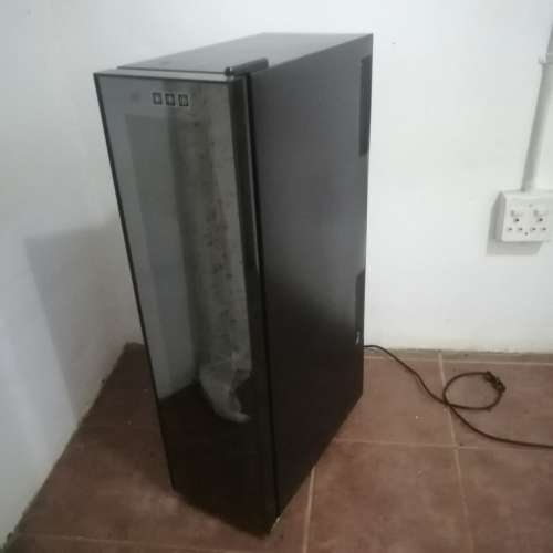 AWE INSPIRING PLATINUM 18 BOTTLE WINE COOLER