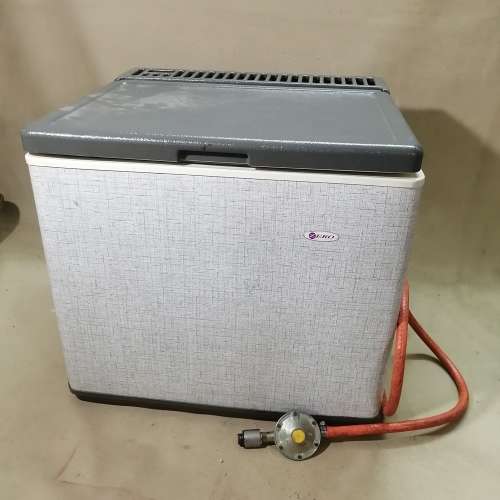 AMAZING ZERO CAMPING FRIDGE - ELECTRIC, GAS OR 12V - TESTED 100% WORKING