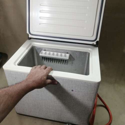 AMAZING ZERO CAMPING FRIDGE - ELECTRIC, GAS OR 12V - TESTED 100% WORKING