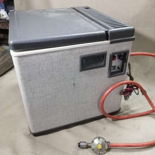 AMAZING ZERO CAMPING FRIDGE - ELECTRIC, GAS OR 12V - TESTED 100% WORKING