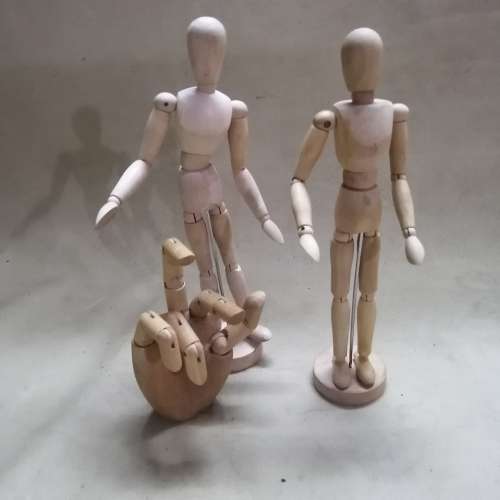 GROUP OF ARTICULATED ARTISTS WOODEN MANNEQUINS