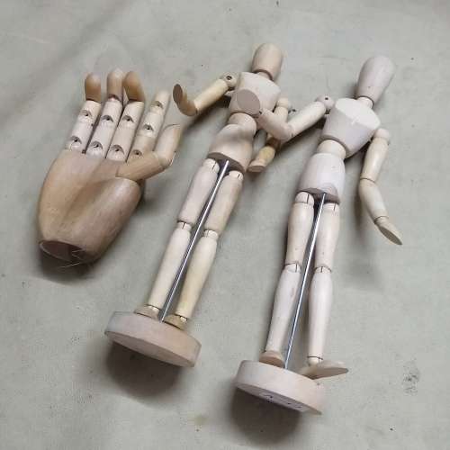GROUP OF ARTICULATED ARTISTS WOODEN MANNEQUINS