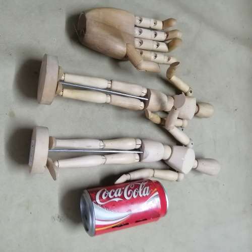 GROUP OF ARTICULATED ARTISTS WOODEN MANNEQUINS