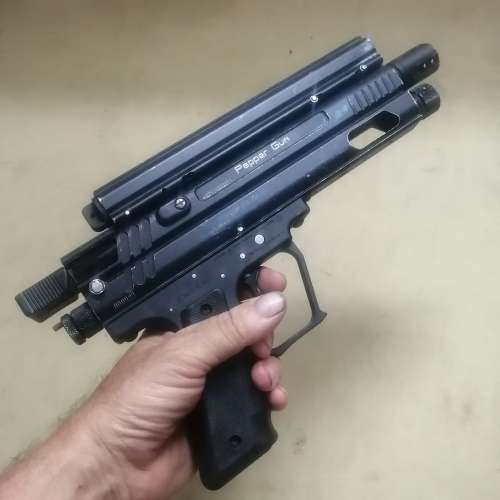 PEPPER GUN PISTOL FOR REPAIRS OR SPARES (LOOKS COMPLETE)