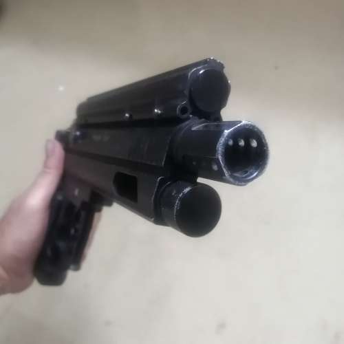 PEPPER GUN PISTOL FOR REPAIRS OR SPARES (LOOKS COMPLETE)