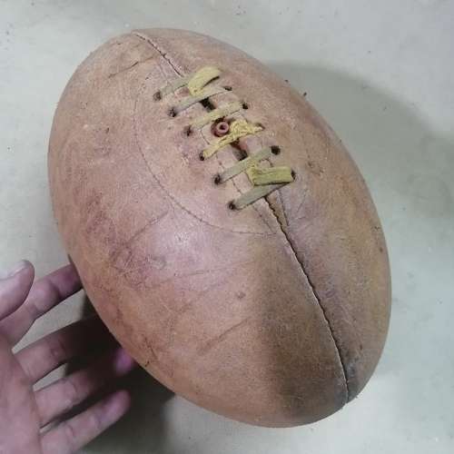 VERY OLD VINTAGE SUPER RUGBY LEATHER BALL